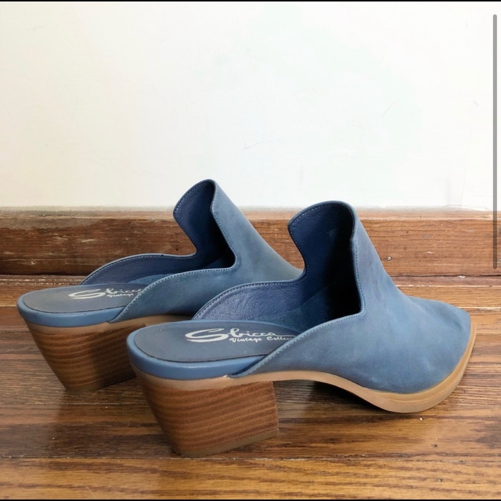 Sbicca Mulah blue leather mules/ clogs